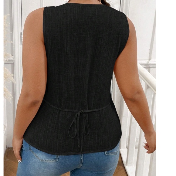Plus Linen Button Down Sleeveless Minimalist Tank Top - Picture 3 of 9
